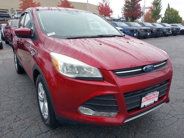 Used 2015 Ford Escape SE with VIN 1FMCU9GXXFUC19067 for sale in Manchester, NH