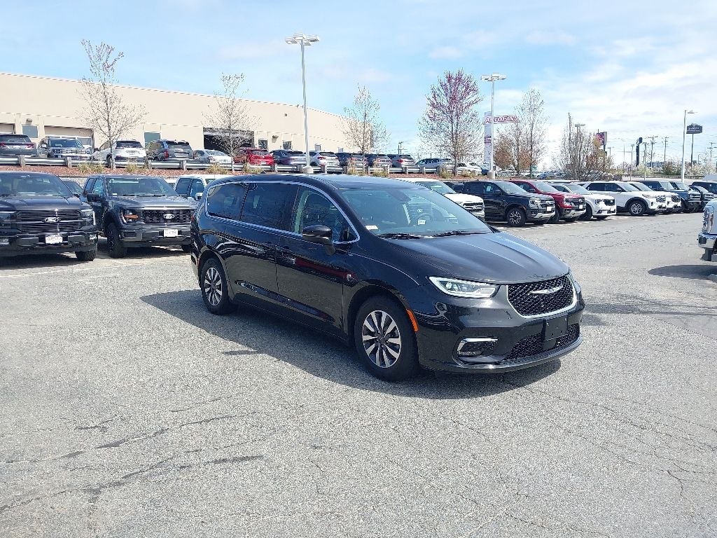 2023 Chrysler Pacifica Hybrid Touring L