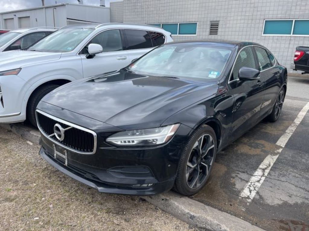 Certified 2017 Volvo S90 T6 Momentum Sedan