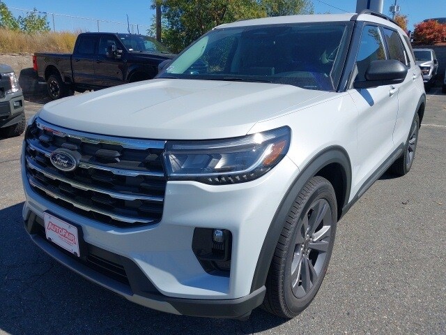 2025 Ford Explorer photo 3