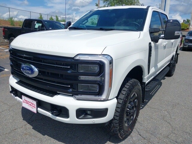2025 Ford F-350 Platinum photo 3