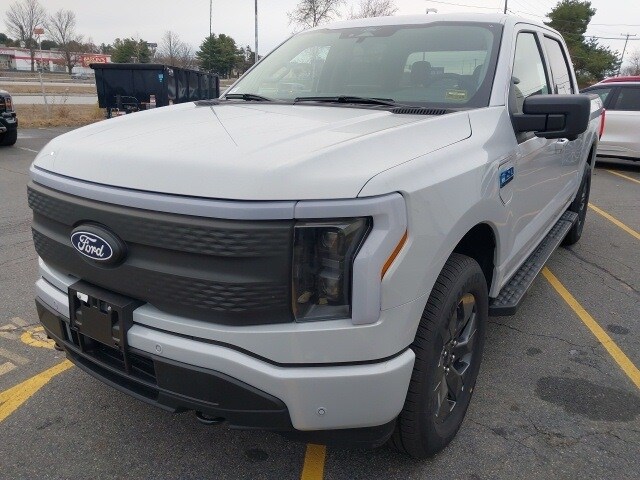 2025 Ford F-150 Lightning photo 2
