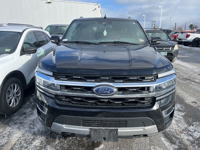 2022 Ford Expedition Limited's photo