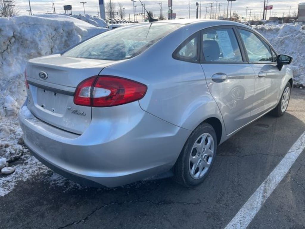 Used 2013 Ford Fiesta SE Sedan