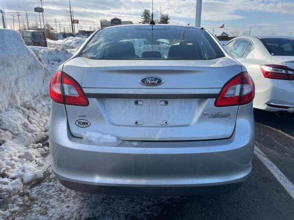 Used 2013 Ford Fiesta SE Sedan