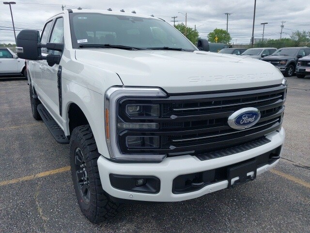 2025 Ford F-350 Platinum photo 2