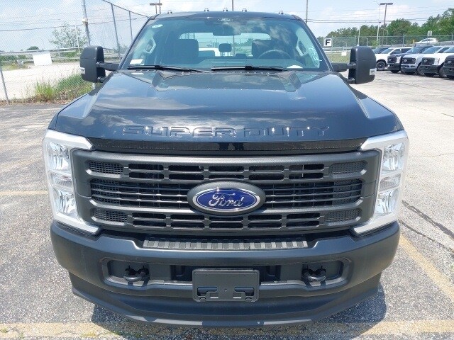 2025 Ford F-350 XL photo 2
