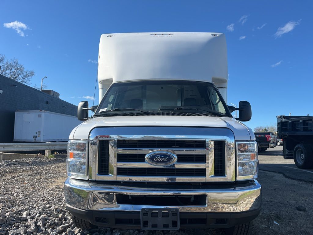2019 Ford E-Series Cutaway Base