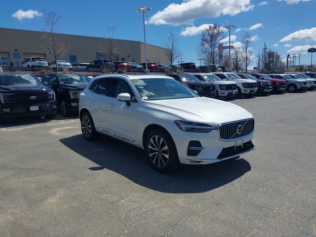 2023 Volvo XC60 B5 Plus Bright Theme AWD's photo