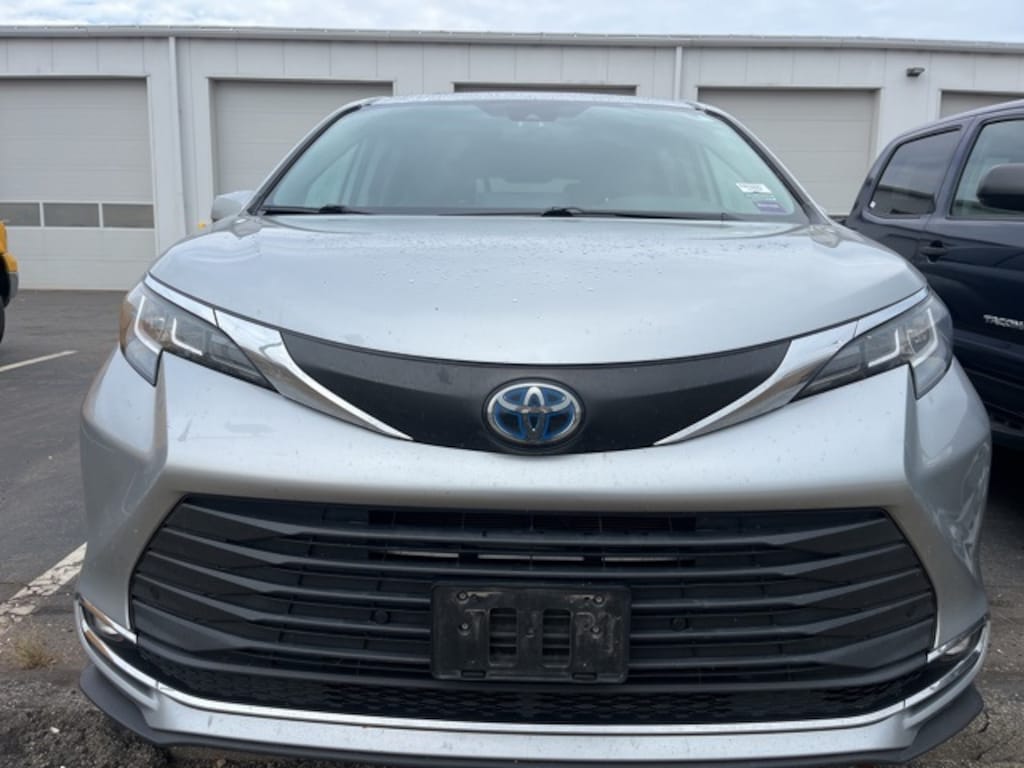 Certified 2021 Toyota Sienna XLE Minivan/Van