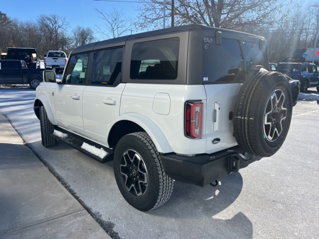 New 2025 Ford Bronco Outer Banks SUV