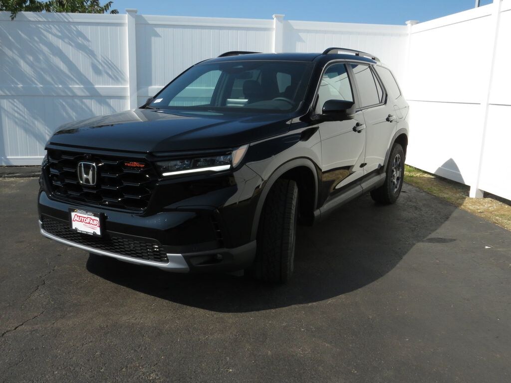 Certified 2025 Honda Pilot TrailSport SUV