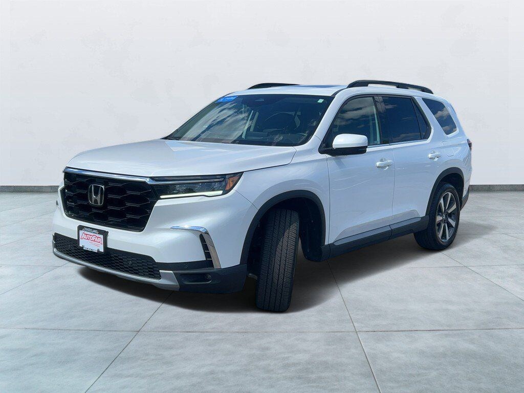 Used 2025 Honda Pilot Touring SUV