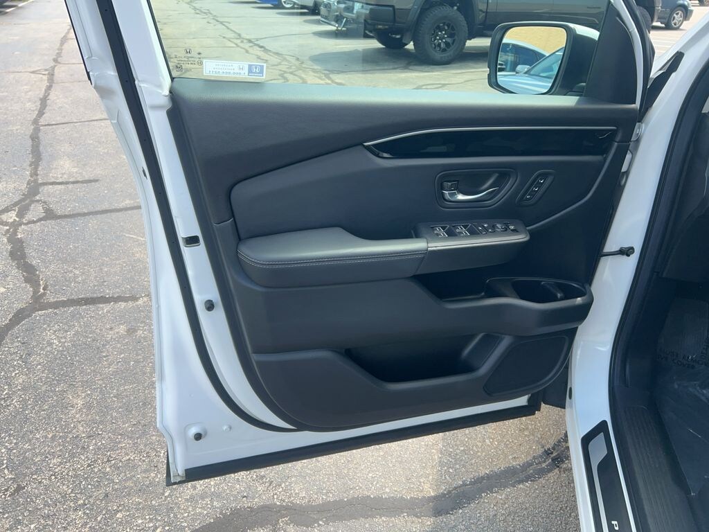 Used 2025 Honda Pilot Touring SUV