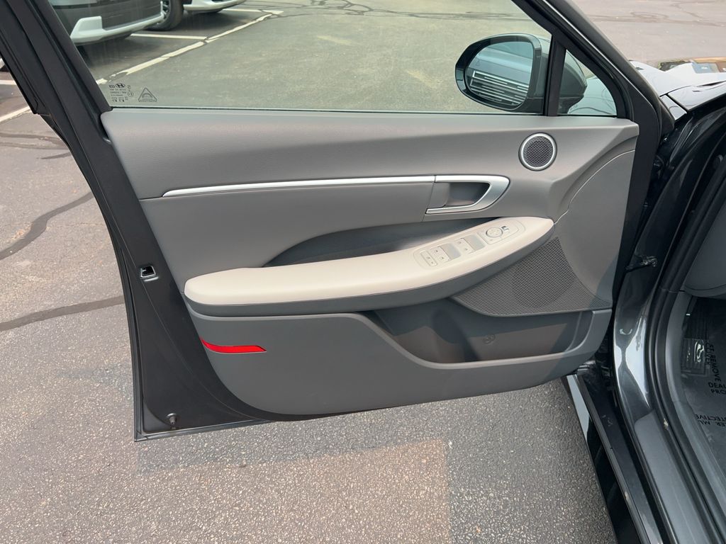 2025 Hyundai Sonata SEL - Photo 14