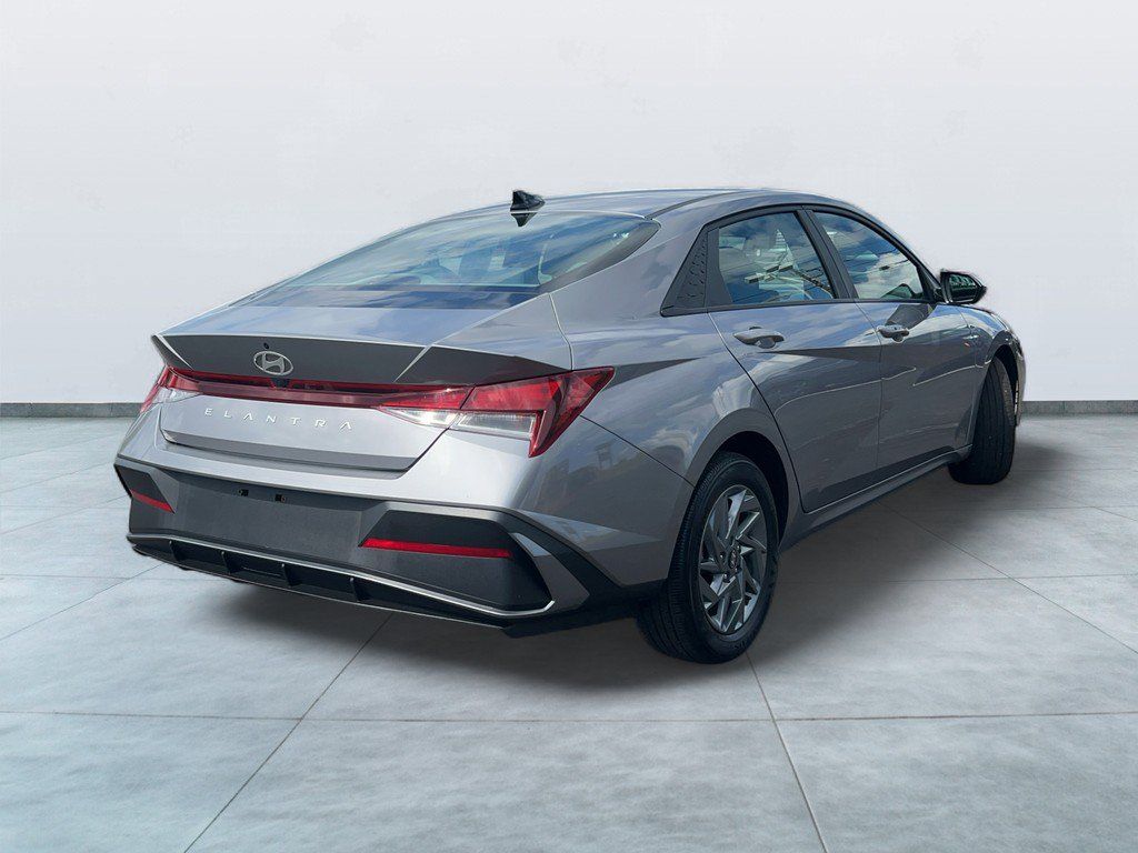 2024 Hyundai Elantra SEL - Photo 6
