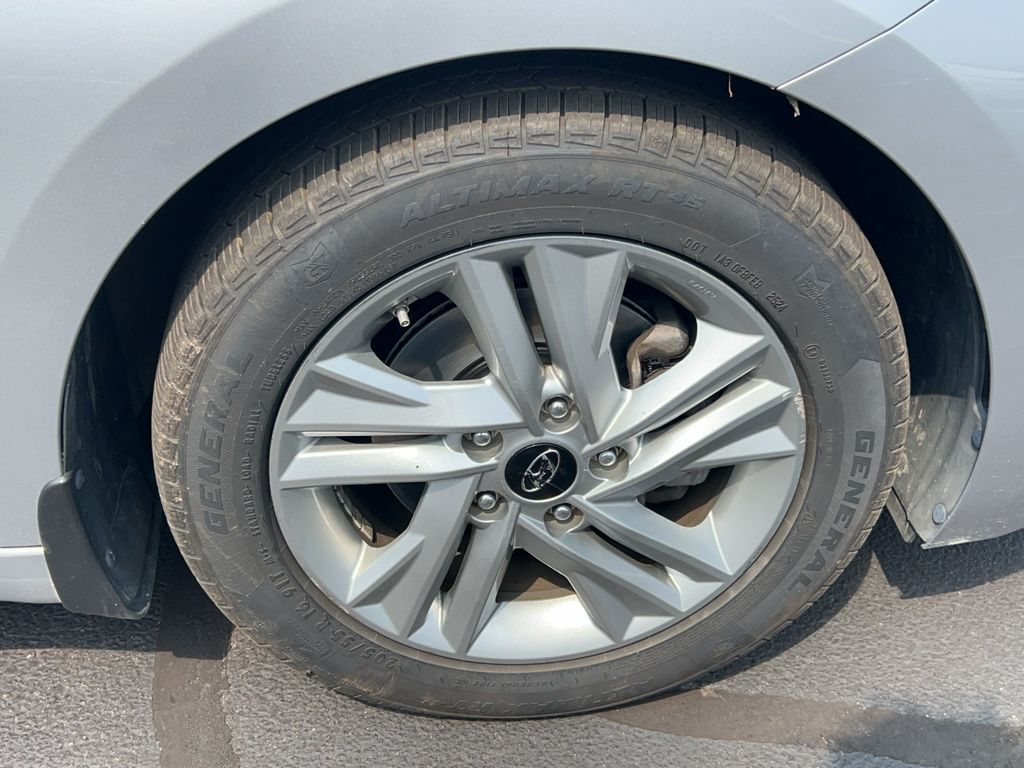 2020 Hyundai Elantra SEL - Photo 10