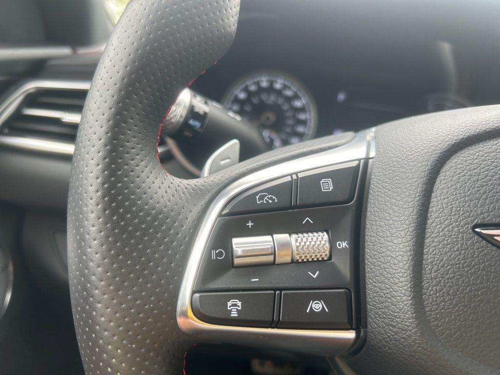 2025 GENESIS G70 Standard - Photo 10