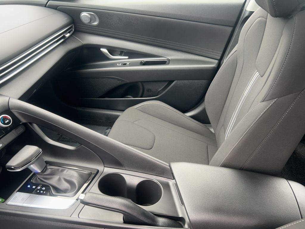 2024 Hyundai Elantra SEL - Photo 16