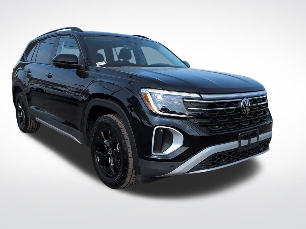Used 2024 Volkswagen Atlas Atlas Peak Edition with VIN 1V2CR2CA6RC578388 for sale in Manchester, NH