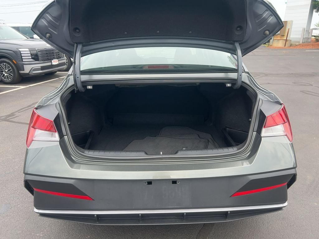 2024 Hyundai Elantra SEL - Photo 12
