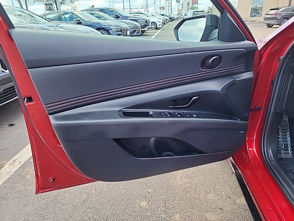 2025 Hyundai Elantra N Line - Photo 16