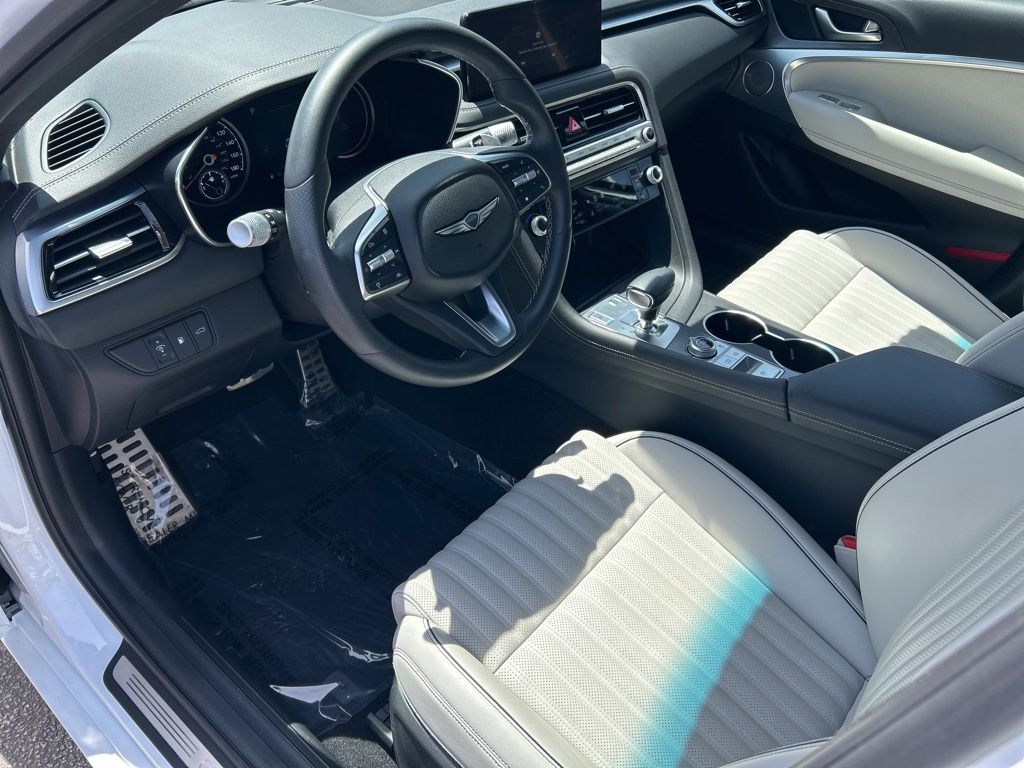 2025 GENESIS G70 Standard - Photo 16