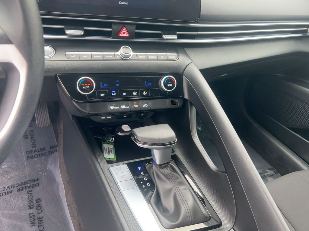 2024 Hyundai Elantra SEL - Photo 24