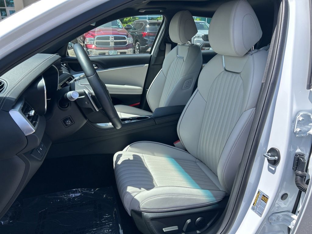 2025 GENESIS G70 Standard - Photo 15
