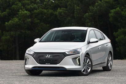 The Hyundai Elantra: A Compact Car That Supplies Gas Performance, Efficiency, and Style thumbnail