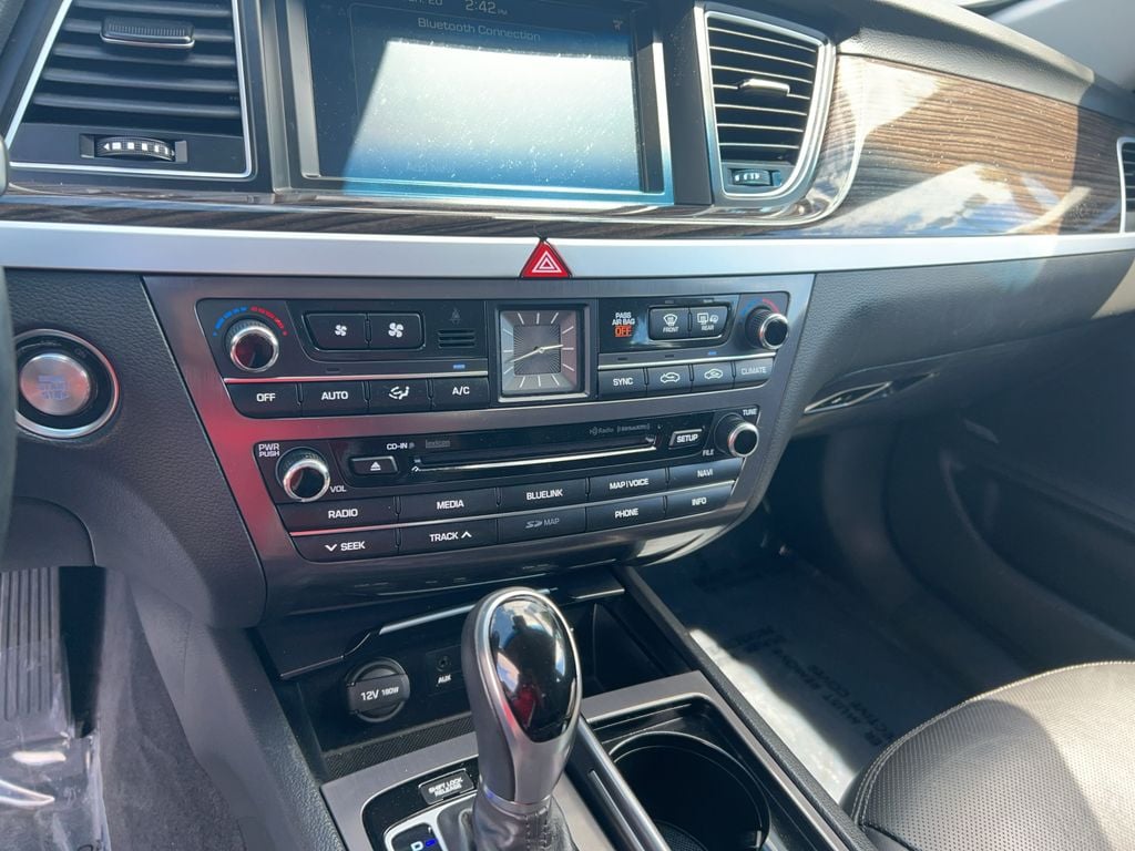 2015 Hyundai Genesis Base - Photo 26