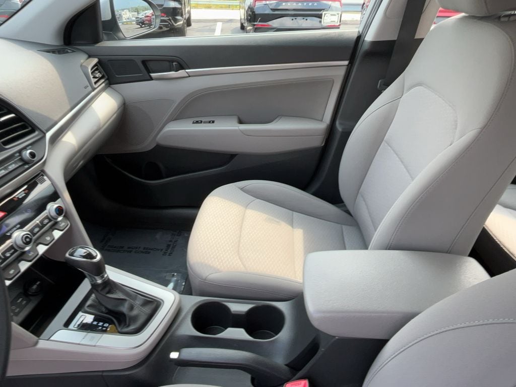 2020 Hyundai Elantra SEL - Photo 17