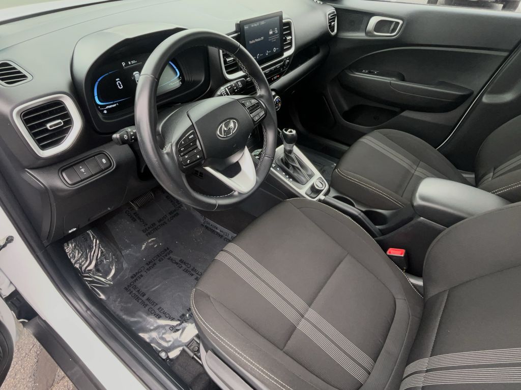 2024 Hyundai Venue SEL - Photo 16