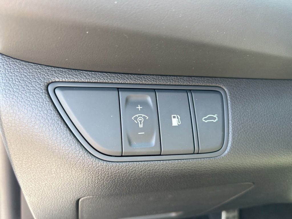 2025 GENESIS G70 Standard - Photo 21