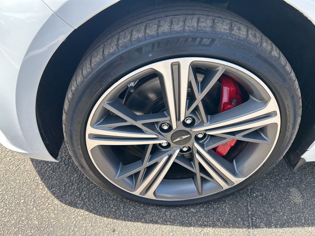 2025 GENESIS G70 Standard - Photo 5