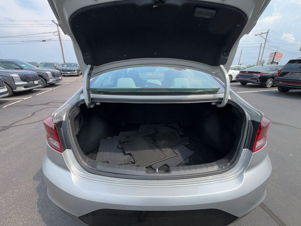 2020 Hyundai Elantra SEL - Photo 13