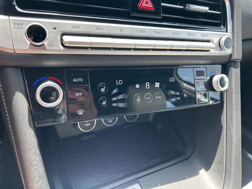 2025 GENESIS G70 Standard - Photo 29