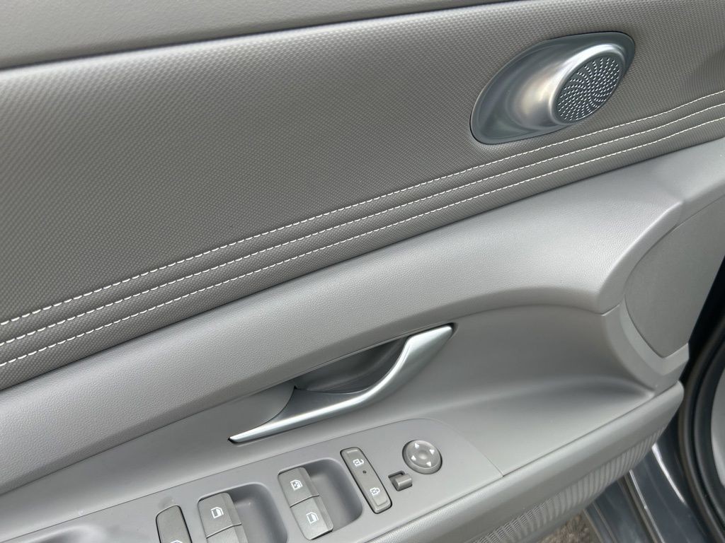 2024 Hyundai Elantra SEL - Photo 12