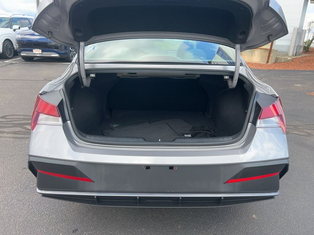 2024 Hyundai Elantra SEL - Photo 12