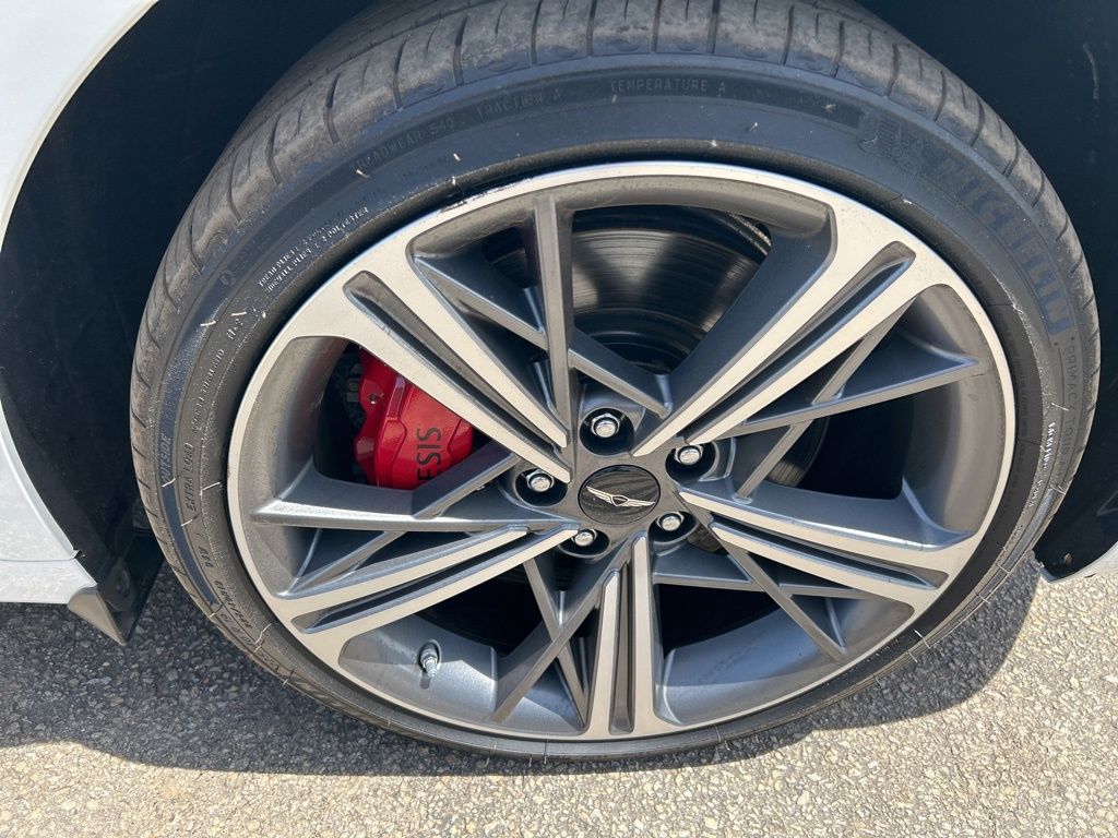 2025 GENESIS G70 Standard - Photo 8