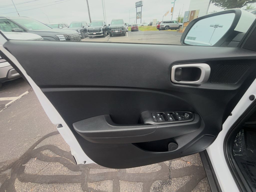 2024 Hyundai Venue SEL - Photo 14