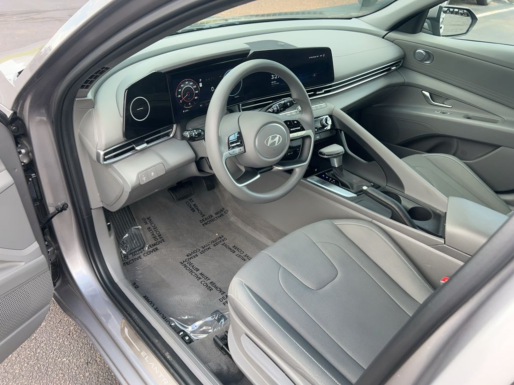 2024 Hyundai Elantra SEL - Photo 15