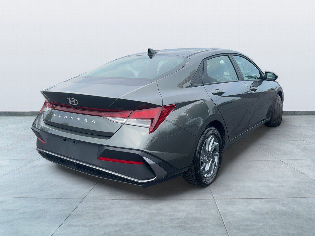 2024 Hyundai Elantra SEL - Photo 6