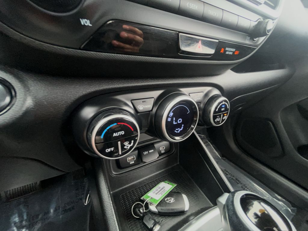 2024 Hyundai Venue SEL - Photo 24