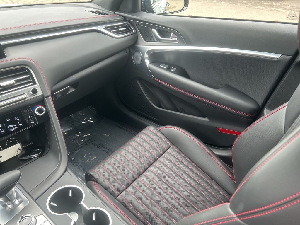2025 GENESIS G70 Standard - Photo 8