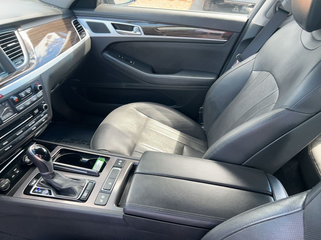 2015 Hyundai Genesis Base - Photo 17