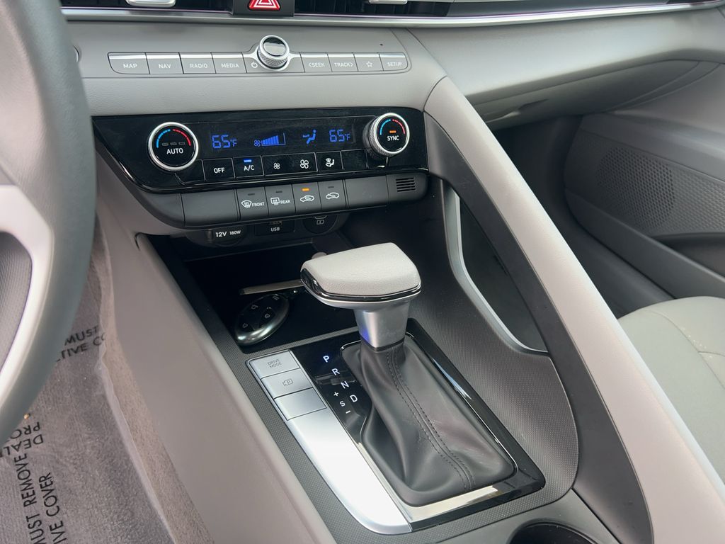 2024 Hyundai Elantra SEL - Photo 25