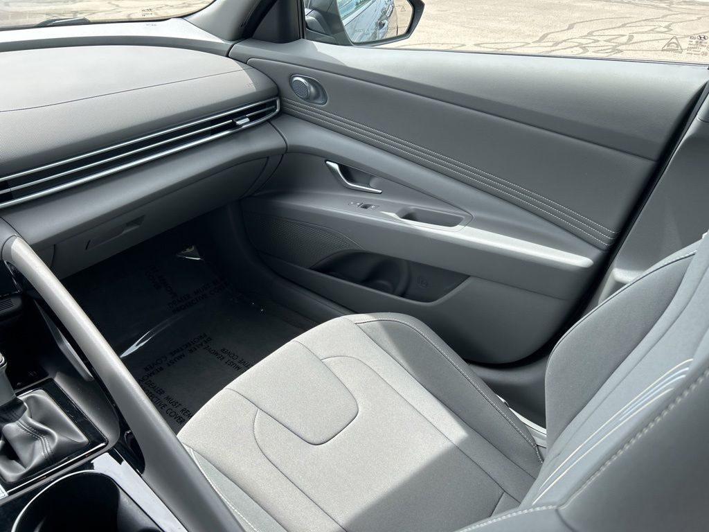 2024 Hyundai Elantra SEL - Photo 17