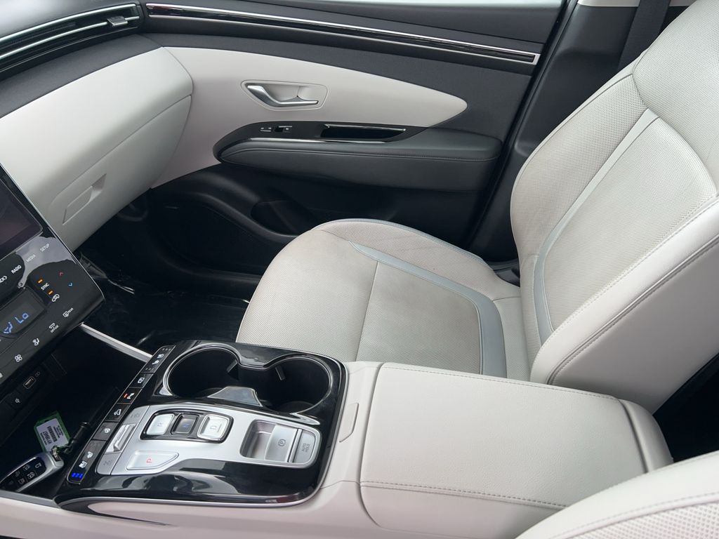 2022 Hyundai Tucson Limited - Photo 17