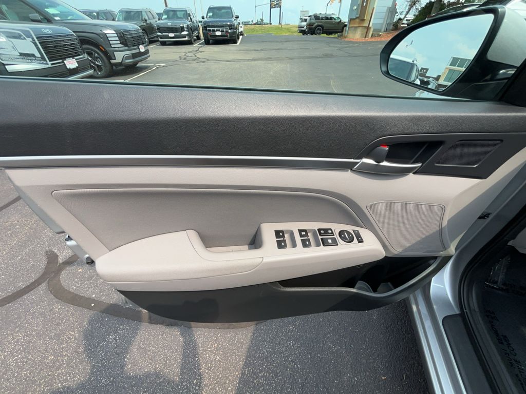 2020 Hyundai Elantra SEL - Photo 14